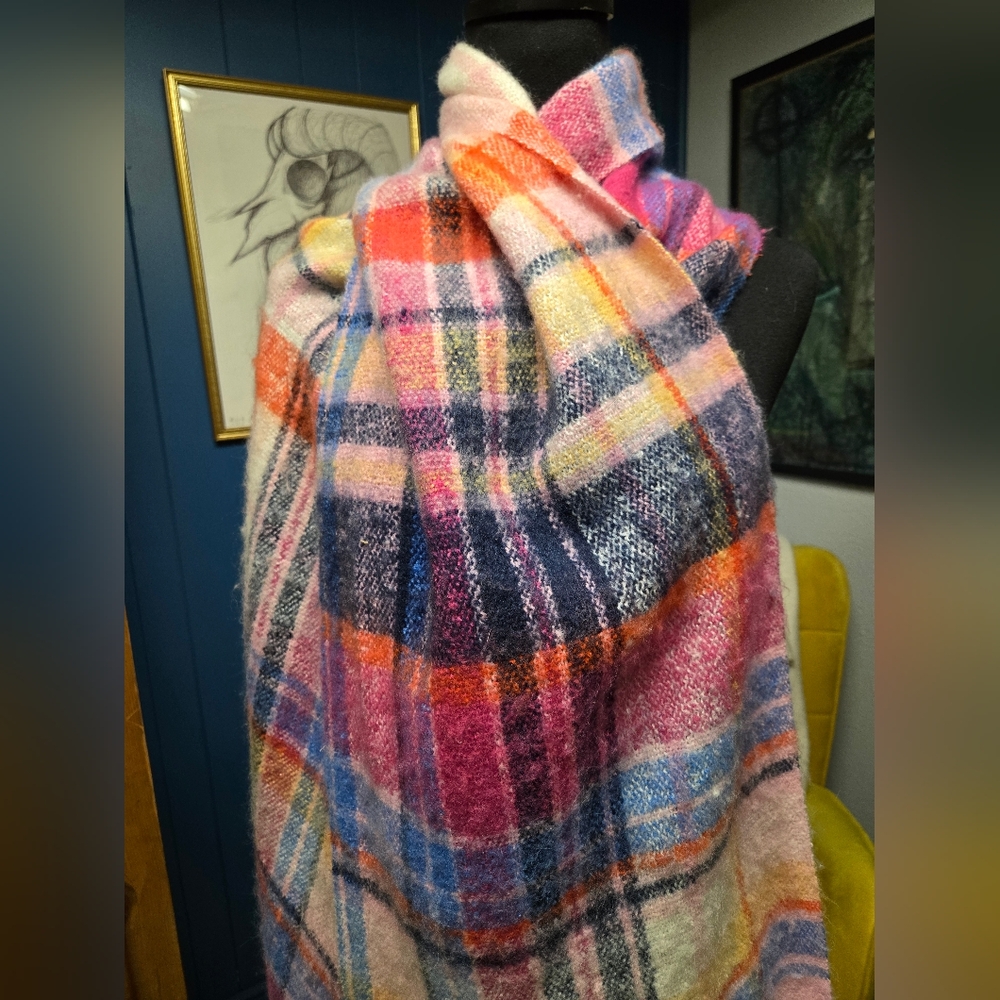 Super Cute Plaid Scarf - Picture 2 of 3